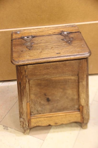 Natural wood salt cellar, early 19th century....