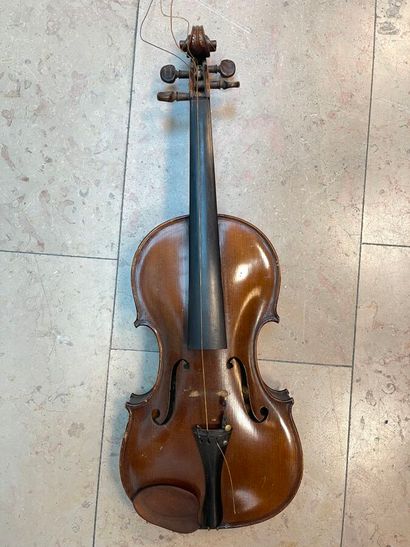 Violin bears a label andré BLANCHARD Rouen...
