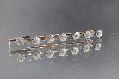 Brooch in 18k yellow gold set with 3 old-cut...