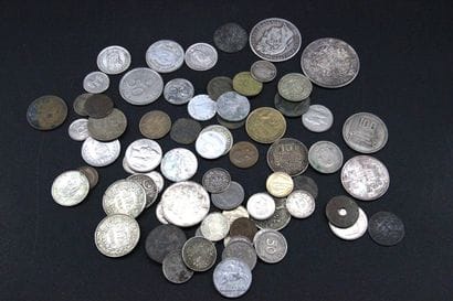 Lot de pièces de monnaies, dont une pièce...