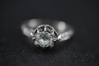 Solitaire in 18k white gold set with an old-cut...