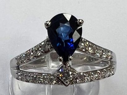 Ring in 750°/.(18K) white gold adorned with...