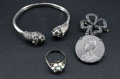 Silver lot including a bracelet, a ring and...
