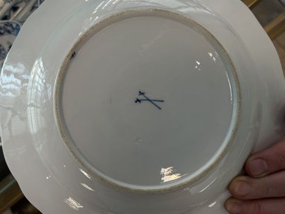 MEISSEN- Partie de service de table en porcelaine...