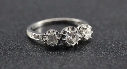 Ring in 18k white gold set with 3 old-cut...