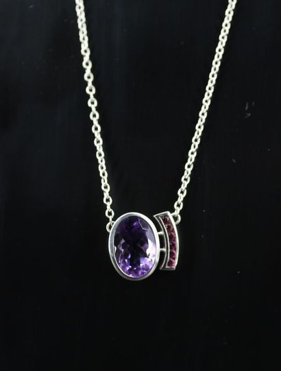 Necklace in 18k white gold adorned with a...