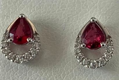 Pair of pear-shaped earrings in 750°/18k...
