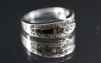 Ring in 18k white gold set with small brilliants....