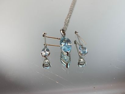 Lot de 2 chaînes et 2 paires de boucles d'oreilles...