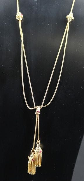 Collier en or jaune 18k stylisant 2 pompons...