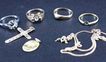 Lot de petits bijoux en or jaune, blanc 18k...