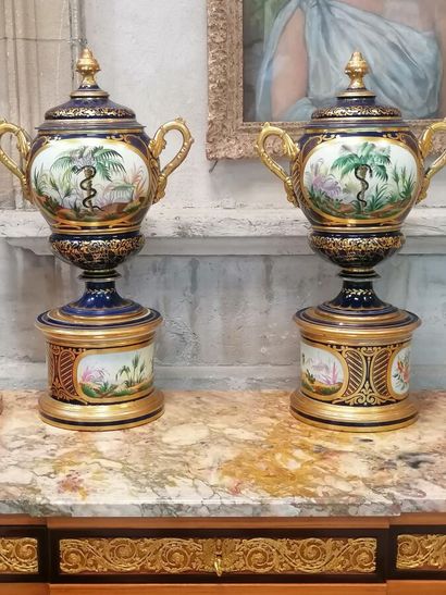 BAYEUX ? (Valentine) Important pair of baluster...