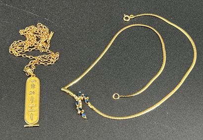 Deux colliers en or jaune 18k, dont un avec...