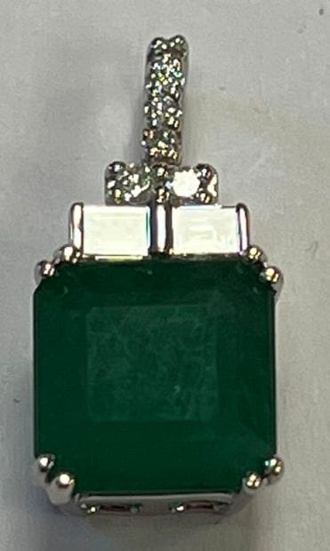 Pendant in 750°/.(18K) white gold set with...