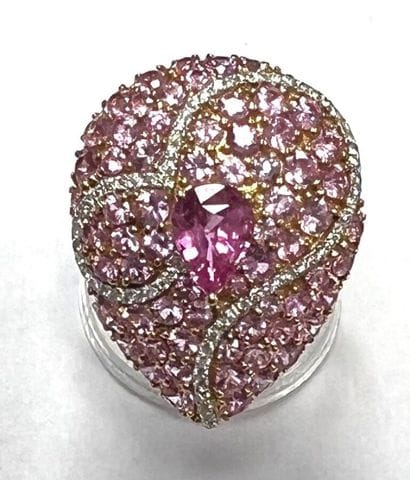 Poire ring in 750°/.(18K) pink gold set with...