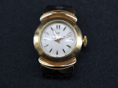 LIP watch case in 18k yellow gold. PB: 10.61...