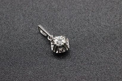 18k white gold pendant set with diamonds...