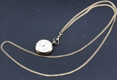 Montre de col en or jaune 18k et sa chaîne...