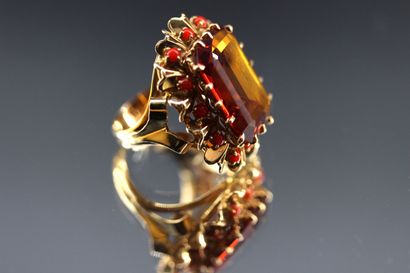 18k yellow gold ring set with a citrine in...