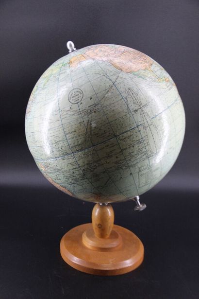 Globe terrestre Girard Barrère et Thomas,...