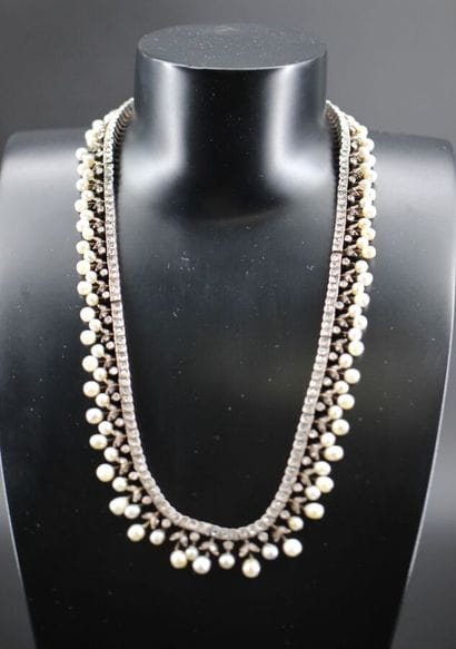 Necklace in 18k white gold adorned with small...