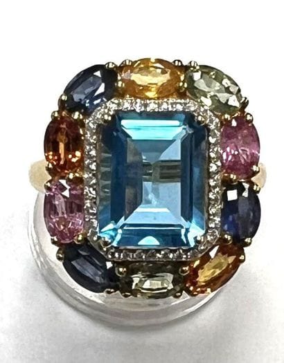 18K yellow gold cut-off ring set with an...
