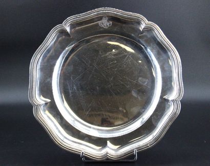 Silver platter monogrammed LM. 650 grs