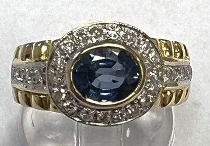 Ring in 750°/.(18K) yellow gold adorned with...
