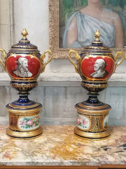BAYEUX ? (Valentine) Important pair of baluster...