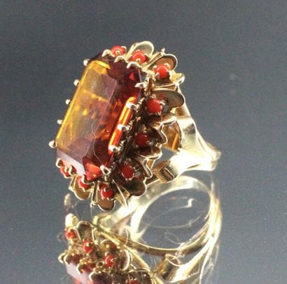 18k yellow gold ring set with a citrine in...