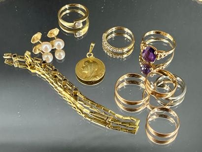 Lot en or 18k comprenant bracelet accidenté,...