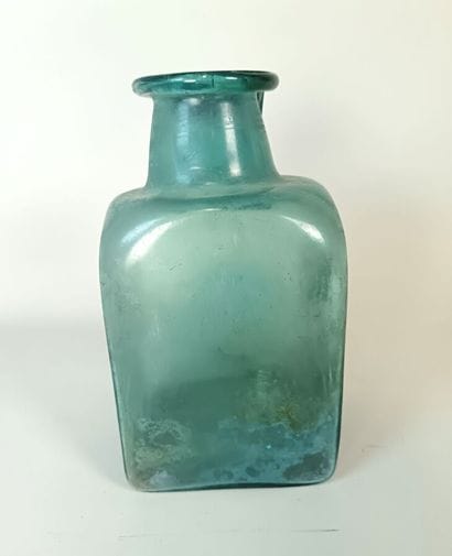 Square bottle. 
Gallo-Roman art, last quarter...