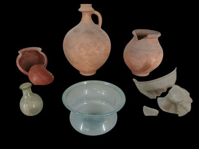 In the center, an ovoid jug (good condition,...