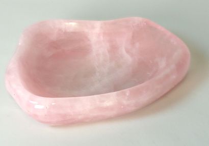 Rose quartz
Interesting, large rose quartz...