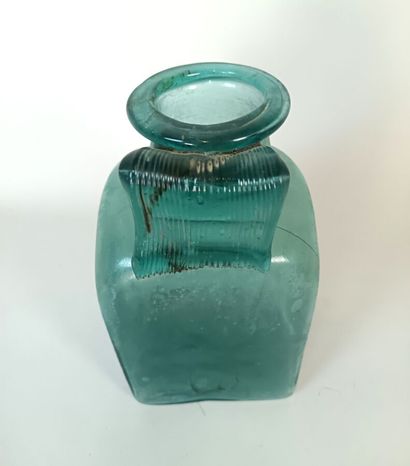 Square bottle. 
Gallo-Roman art, last quarter...