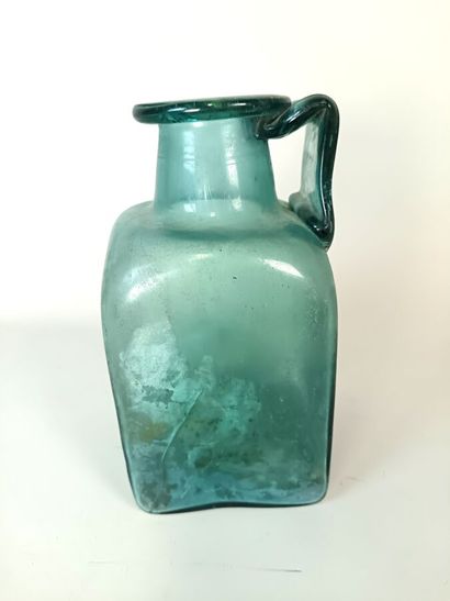 Square bottle. 
Gallo-Roman art, last quarter...