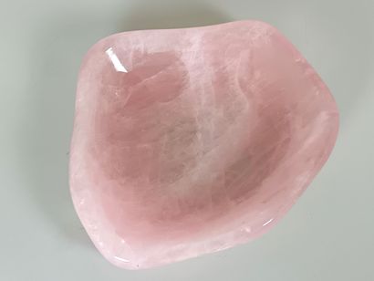Rose quartz
Interesting, large rose quartz...