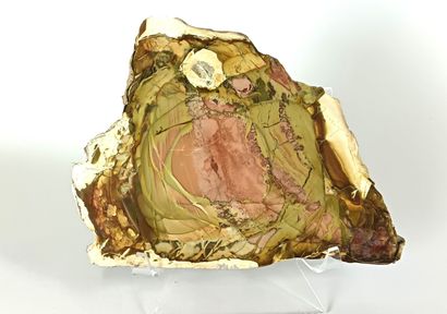 Morissonite
Extraordinary delicacy of design...
