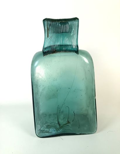 Square bottle. 
Gallo-Roman art, last quarter...