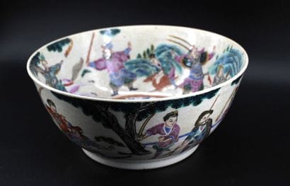 CHINA Nanking - Cup decorated with warriors....