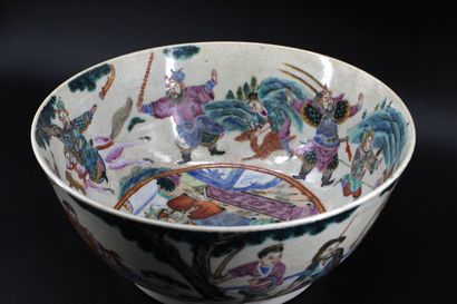 CHINA Nanking - Cup decorated with warriors....