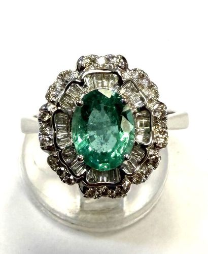 Bague de style Art Déco en or blanc 750°/.(18K)...