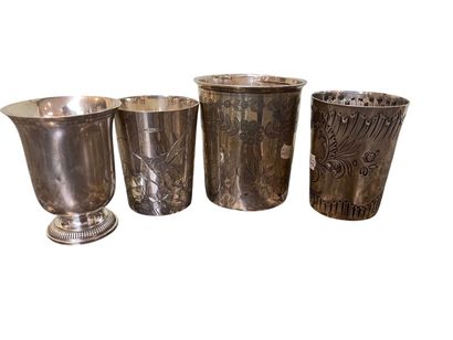 Lot de 4 timbales droites ou sur piedouche...