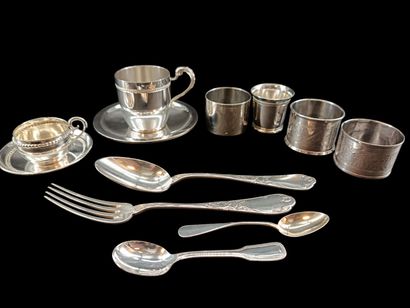 3 silver napkin rings, a silver moka spoon...