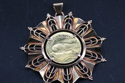 Pendentif en or jaune 18k 750/° orné d'une...
