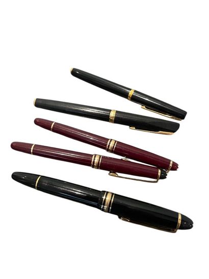 3 stylos MONTBLANC dont 2 plumes, on y joint...