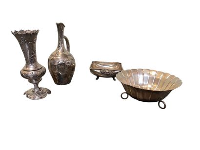 Set including a soliflore, 2 footed bowls...