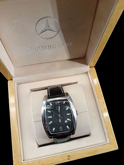 MERCEDES BENZ- Montre d'homme en métal, bracelet...