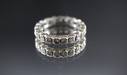 Alliance Américaine en or blanc 18k ornée...