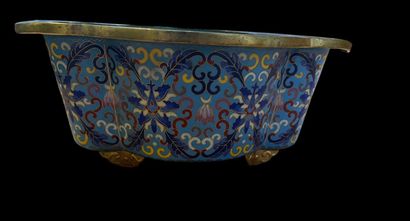CHINA - Polylobed enamel-cloisonné bronze...